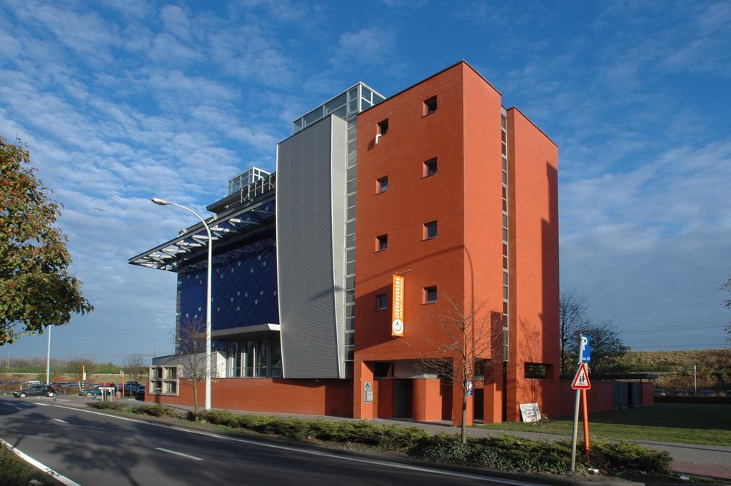 Hostel De Zandpoort Mechelen Bagian luar foto